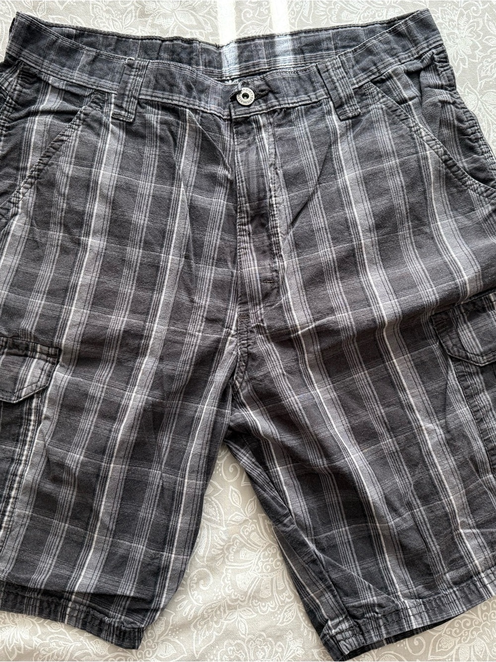 Men's Gray Plaid Cargo Shorts